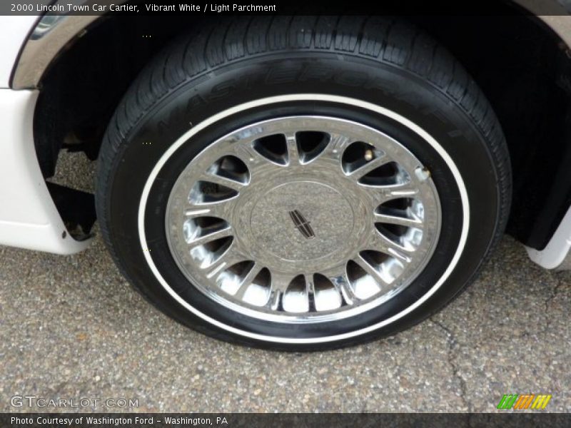 Vibrant White / Light Parchment 2000 Lincoln Town Car Cartier