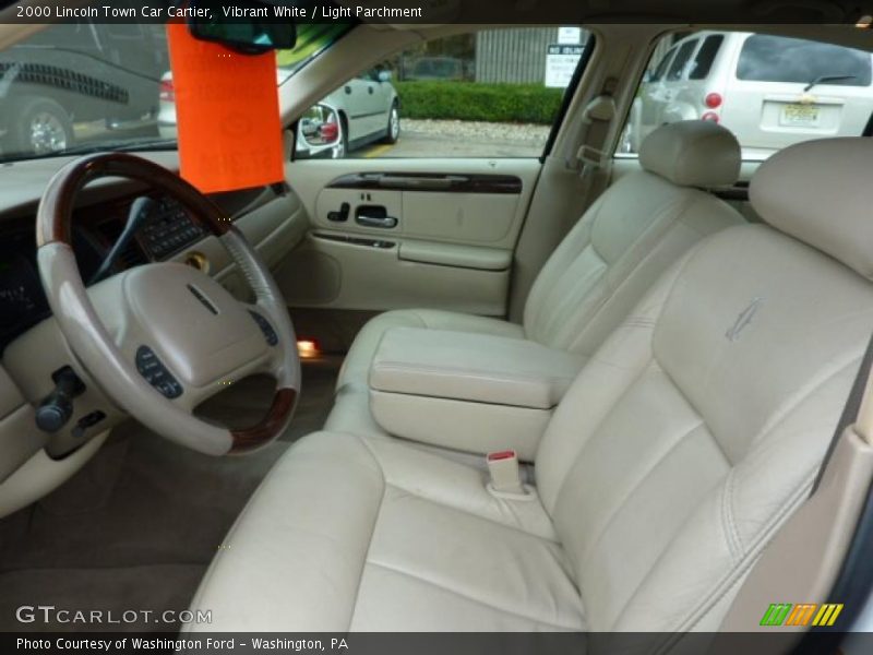 Vibrant White / Light Parchment 2000 Lincoln Town Car Cartier