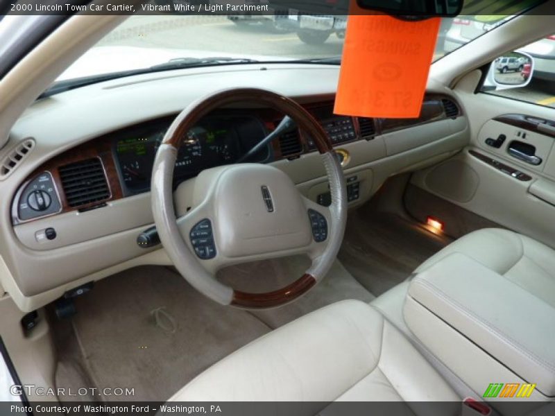 Vibrant White / Light Parchment 2000 Lincoln Town Car Cartier