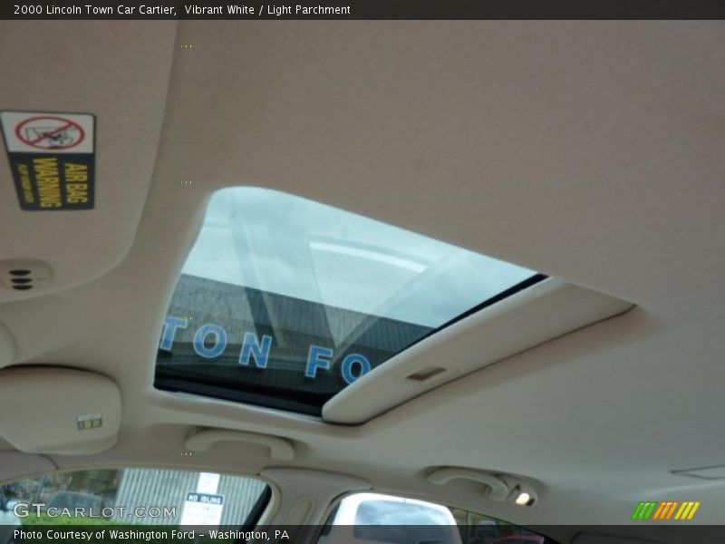 Vibrant White / Light Parchment 2000 Lincoln Town Car Cartier