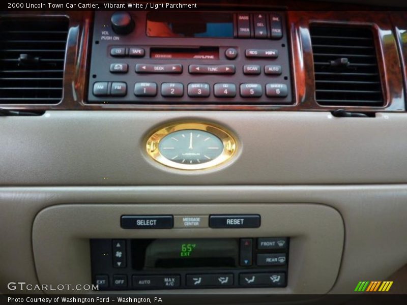 Vibrant White / Light Parchment 2000 Lincoln Town Car Cartier