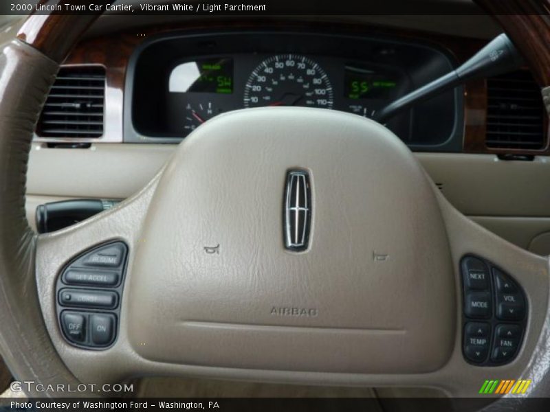 Vibrant White / Light Parchment 2000 Lincoln Town Car Cartier