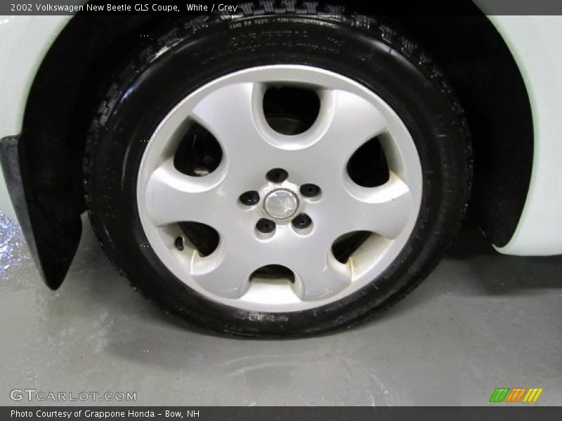 White / Grey 2002 Volkswagen New Beetle GLS Coupe