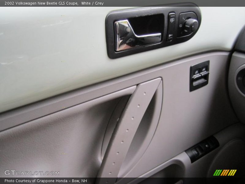 White / Grey 2002 Volkswagen New Beetle GLS Coupe