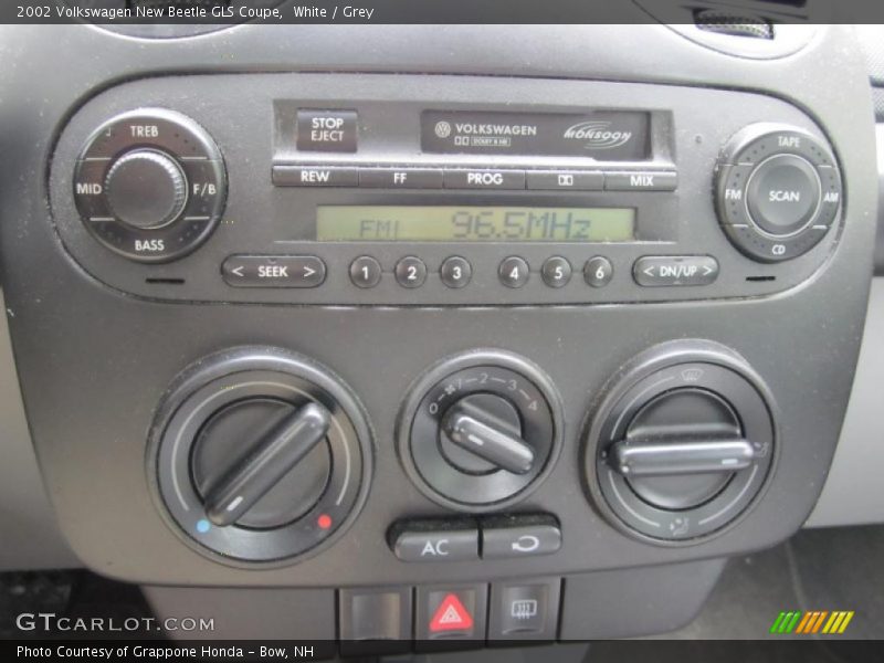 White / Grey 2002 Volkswagen New Beetle GLS Coupe