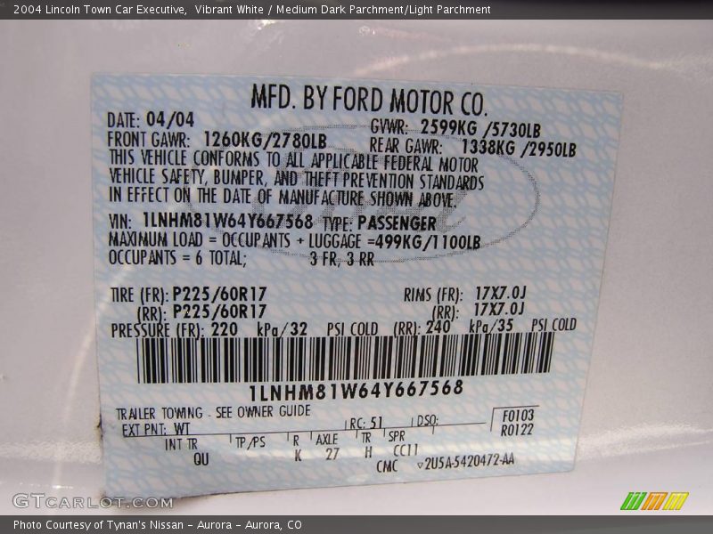 Vibrant White / Medium Dark Parchment/Light Parchment 2004 Lincoln Town Car Executive