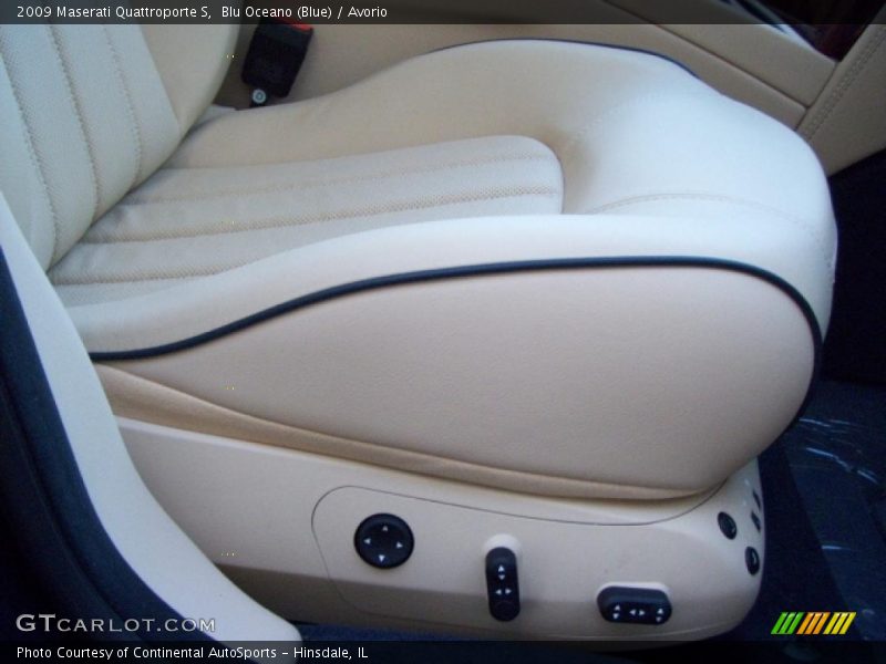 Blu Oceano (Blue) / Avorio 2009 Maserati Quattroporte S