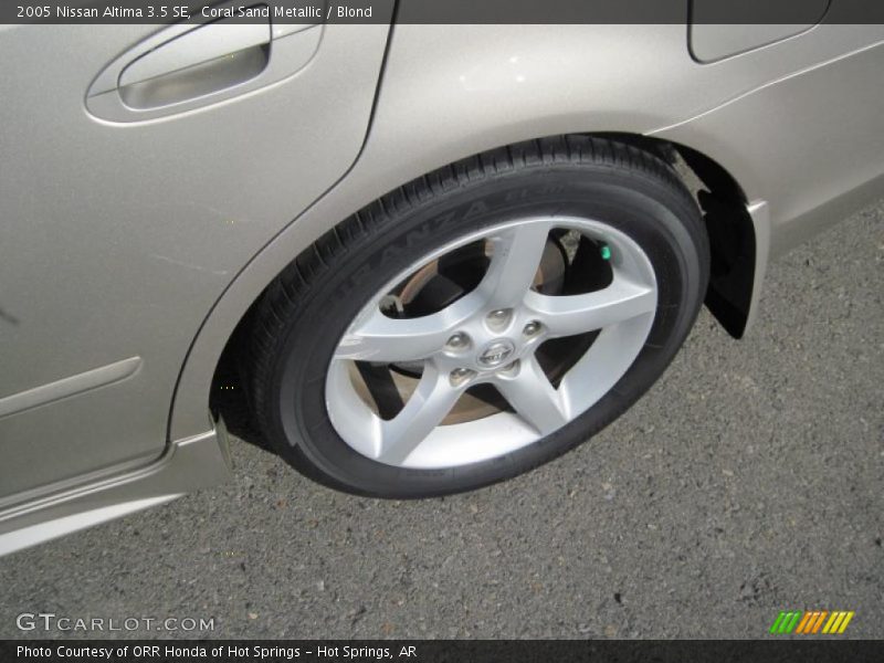 Coral Sand Metallic / Blond 2005 Nissan Altima 3.5 SE