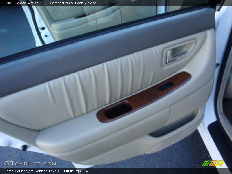 Diamond White Pearl / Ivory 2002 Toyota Avalon XLS