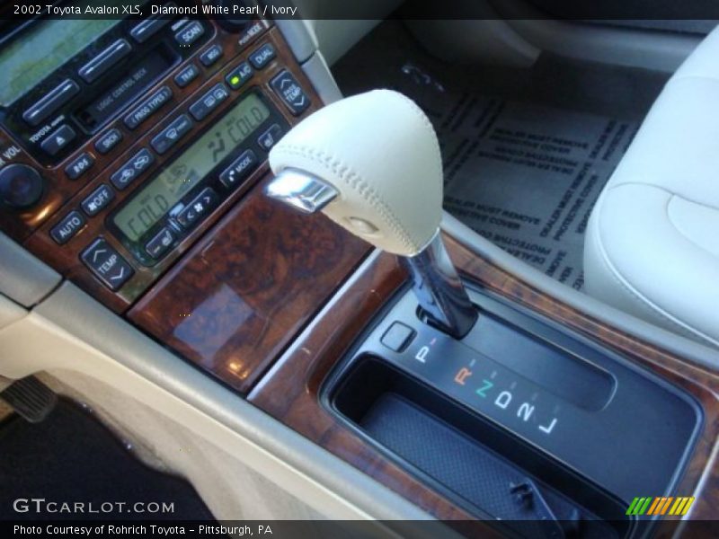 Diamond White Pearl / Ivory 2002 Toyota Avalon XLS
