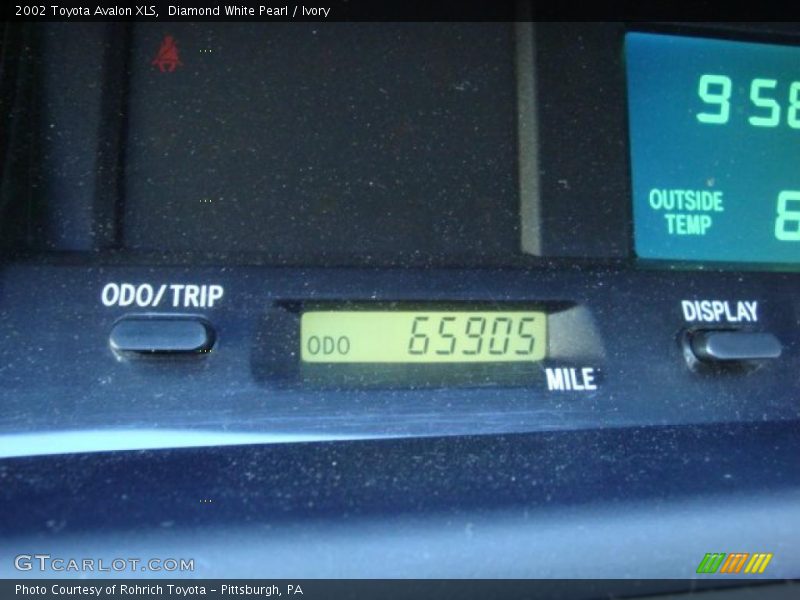 Diamond White Pearl / Ivory 2002 Toyota Avalon XLS