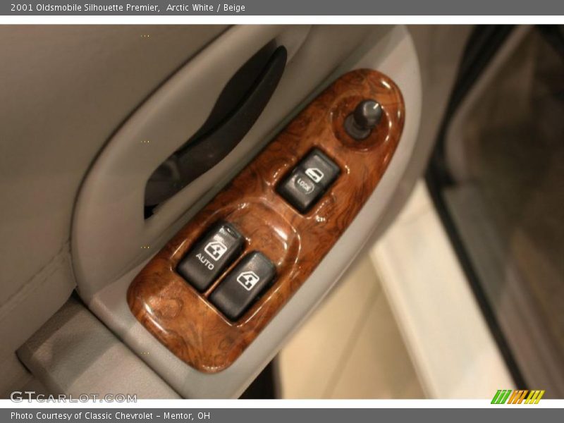 Arctic White / Beige 2001 Oldsmobile Silhouette Premier