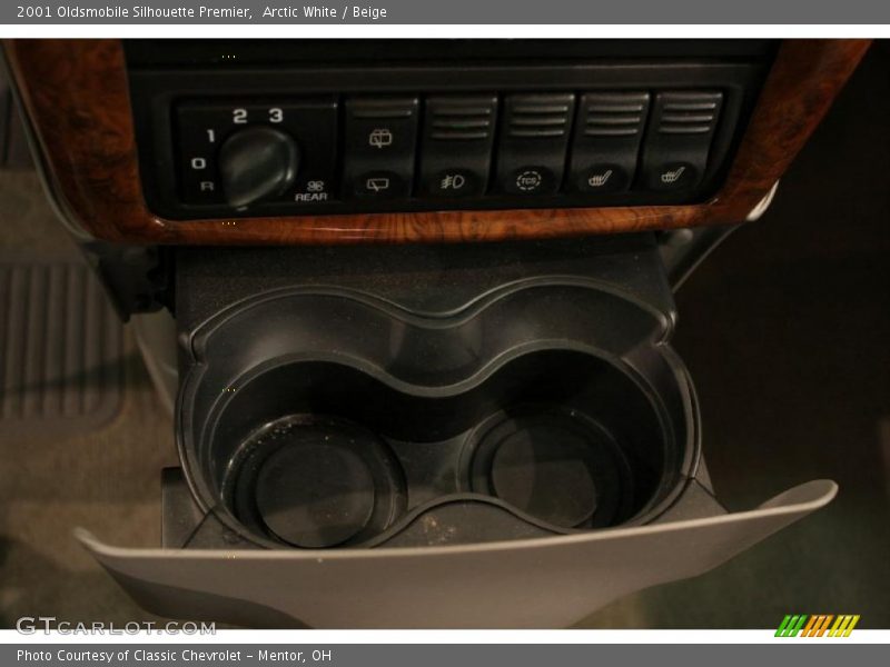 Arctic White / Beige 2001 Oldsmobile Silhouette Premier