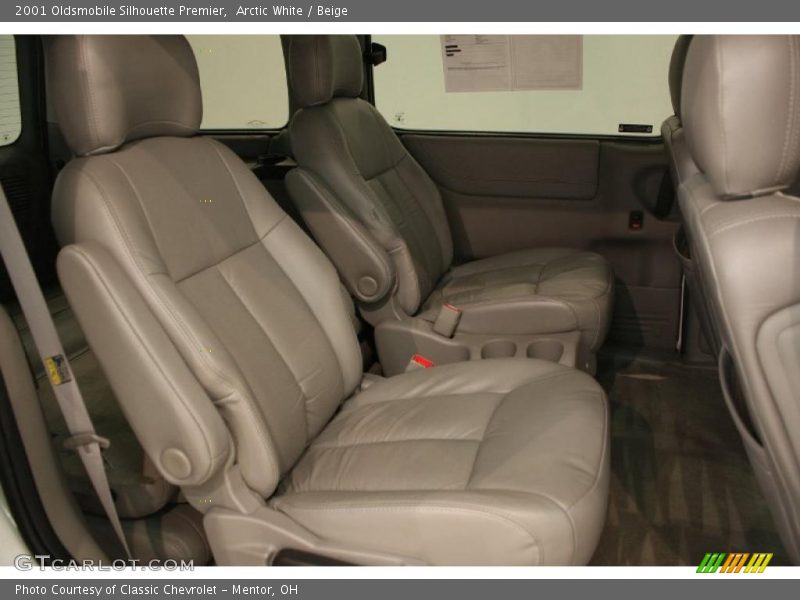 Arctic White / Beige 2001 Oldsmobile Silhouette Premier