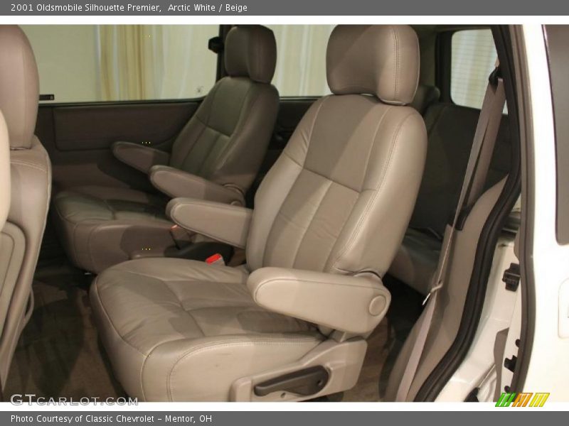 Arctic White / Beige 2001 Oldsmobile Silhouette Premier