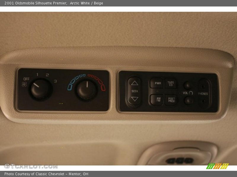 Arctic White / Beige 2001 Oldsmobile Silhouette Premier