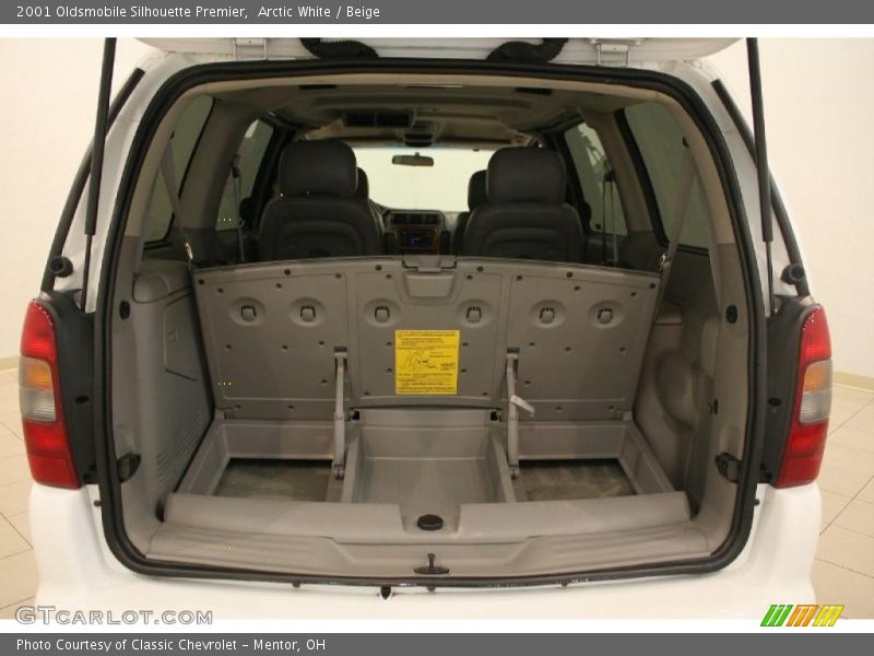 Arctic White / Beige 2001 Oldsmobile Silhouette Premier