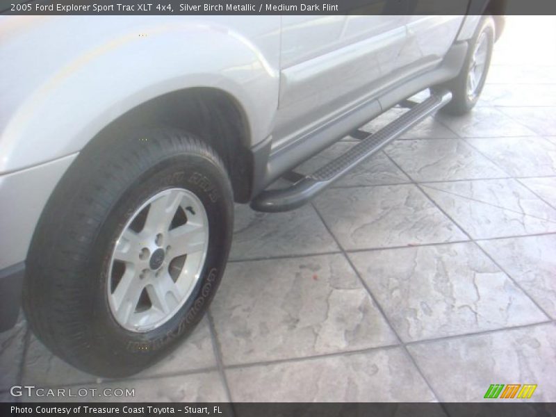Silver Birch Metallic / Medium Dark Flint 2005 Ford Explorer Sport Trac XLT 4x4