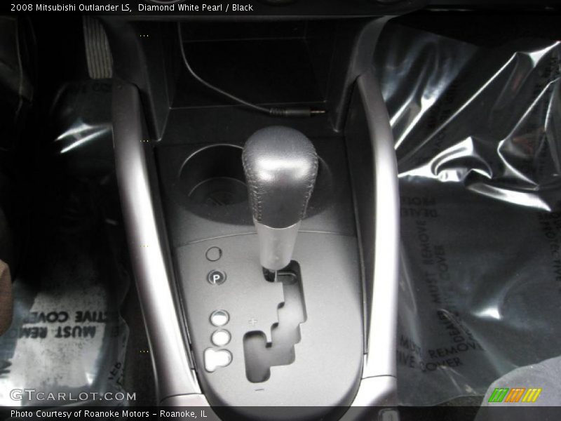 Diamond White Pearl / Black 2008 Mitsubishi Outlander LS