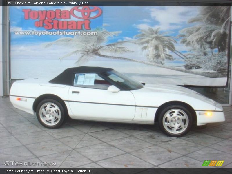 White / Red 1990 Chevrolet Corvette Convertible