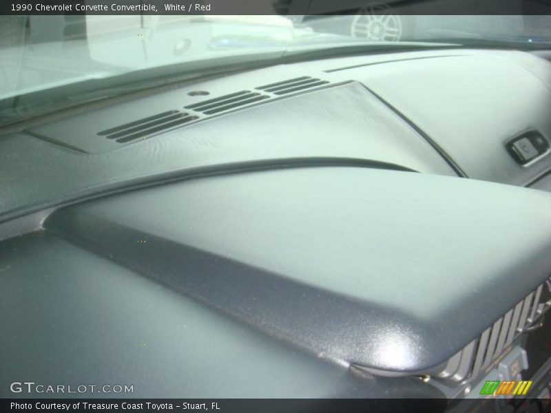 White / Red 1990 Chevrolet Corvette Convertible