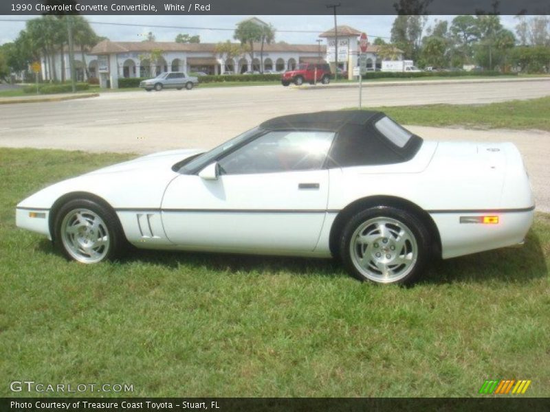 White / Red 1990 Chevrolet Corvette Convertible