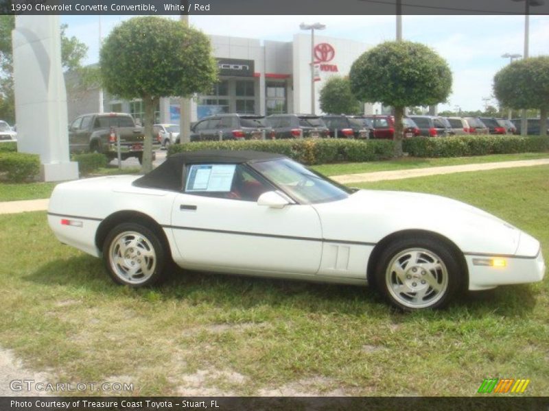 White / Red 1990 Chevrolet Corvette Convertible
