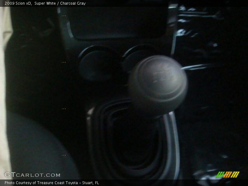 Super White / Charcoal Gray 2009 Scion xD