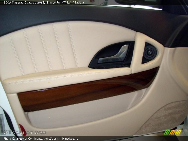 Bianco Fuji (White) / Sabbia 2009 Maserati Quattroporte S