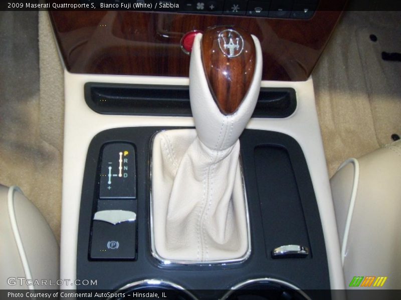 Bianco Fuji (White) / Sabbia 2009 Maserati Quattroporte S
