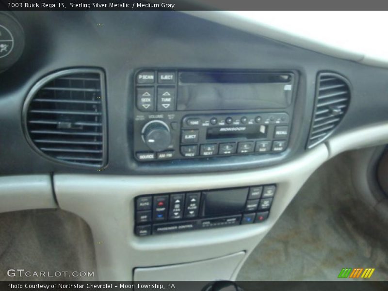 Sterling Silver Metallic / Medium Gray 2003 Buick Regal LS