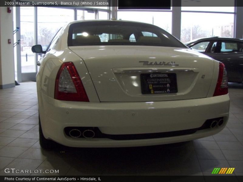 Bianco Fuji (White) / Sabbia 2009 Maserati Quattroporte S