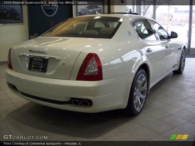 Bianco Fuji (White) / Sabbia 2009 Maserati Quattroporte S