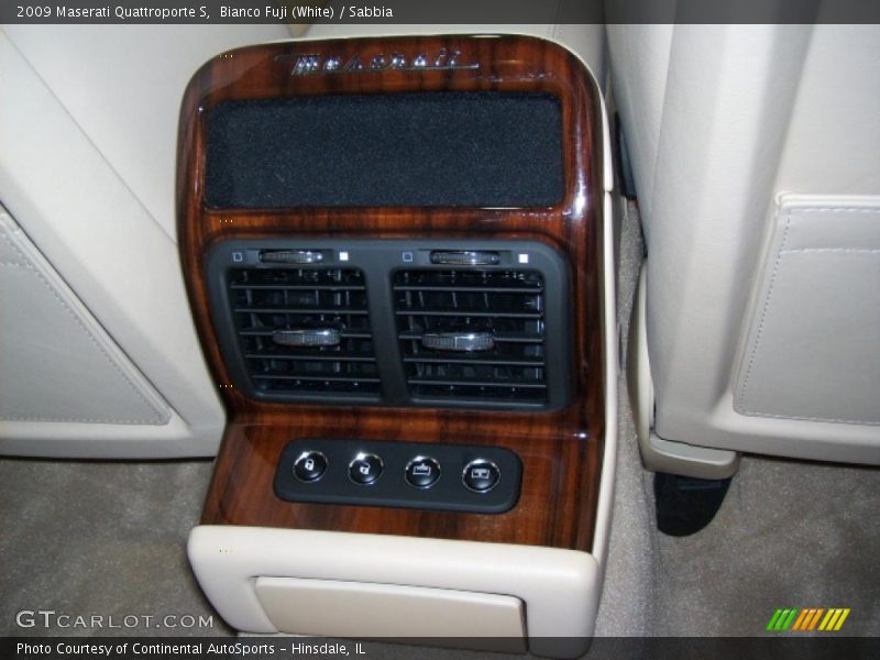 Bianco Fuji (White) / Sabbia 2009 Maserati Quattroporte S