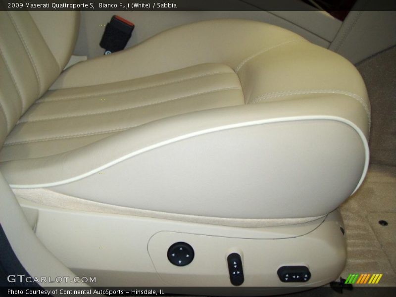 Bianco Fuji (White) / Sabbia 2009 Maserati Quattroporte S