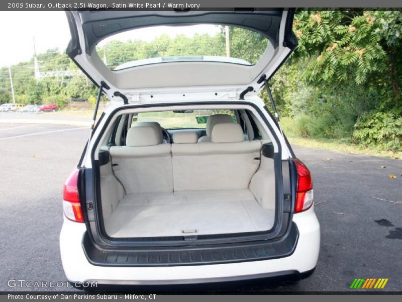 Satin White Pearl / Warm Ivory 2009 Subaru Outback 2.5i Wagon
