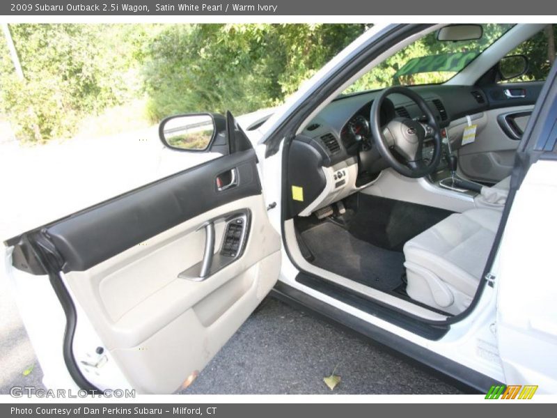 Satin White Pearl / Warm Ivory 2009 Subaru Outback 2.5i Wagon