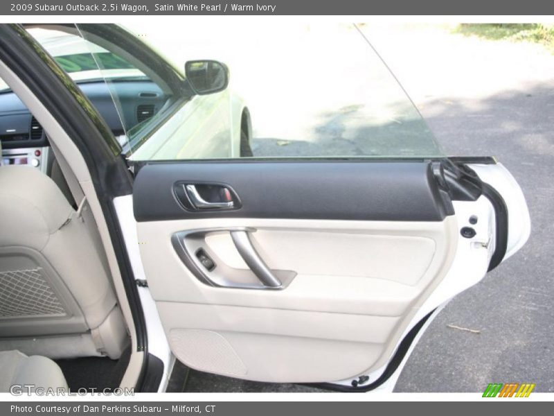 Satin White Pearl / Warm Ivory 2009 Subaru Outback 2.5i Wagon