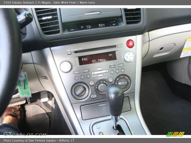 Satin White Pearl / Warm Ivory 2009 Subaru Outback 2.5i Wagon