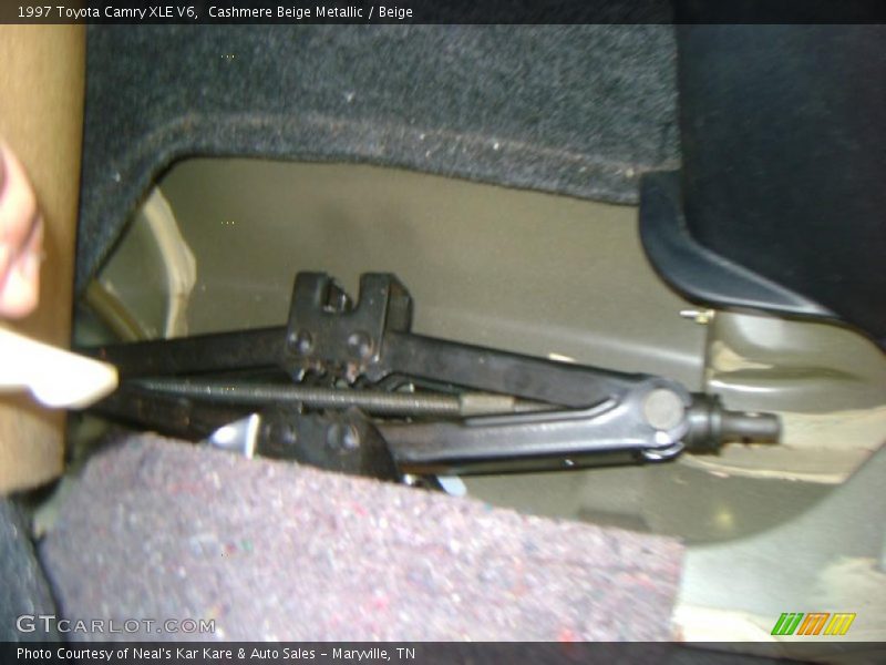 Cashmere Beige Metallic / Beige 1997 Toyota Camry XLE V6