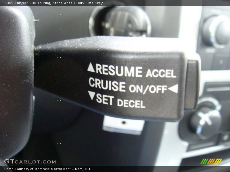 Stone White / Dark Slate Gray 2009 Chrysler 300 Touring