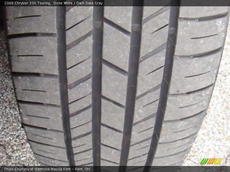 Stone White / Dark Slate Gray 2009 Chrysler 300 Touring