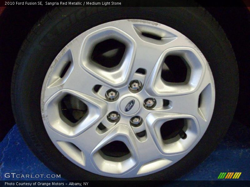 Sangria Red Metallic / Medium Light Stone 2010 Ford Fusion SE