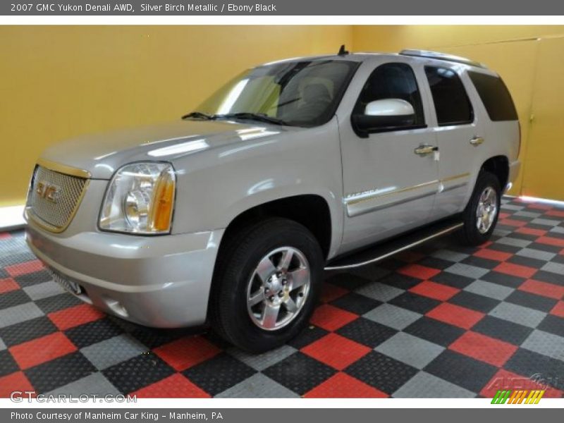 Silver Birch Metallic / Ebony Black 2007 GMC Yukon Denali AWD