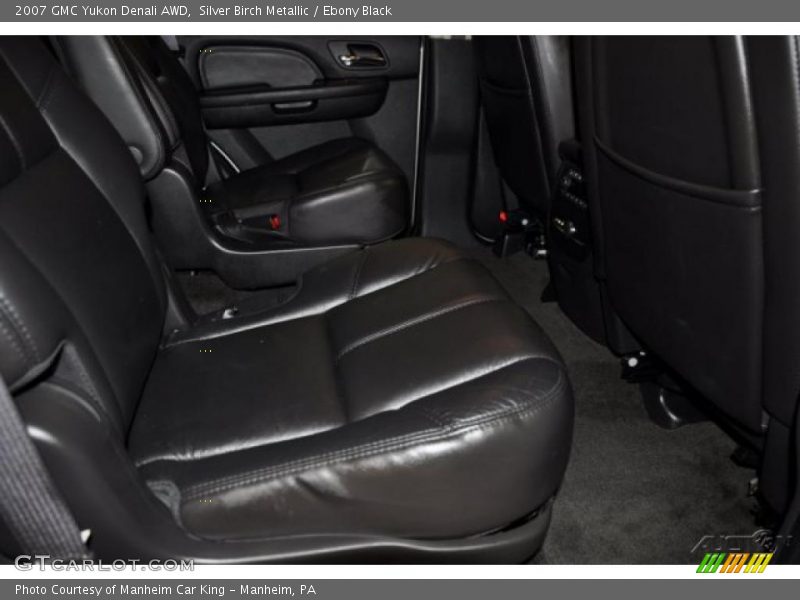 Silver Birch Metallic / Ebony Black 2007 GMC Yukon Denali AWD