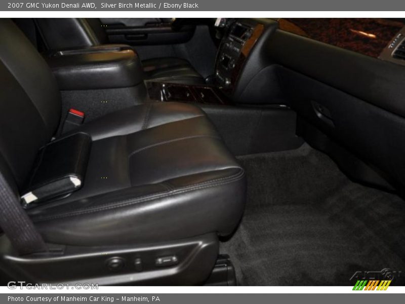 Silver Birch Metallic / Ebony Black 2007 GMC Yukon Denali AWD