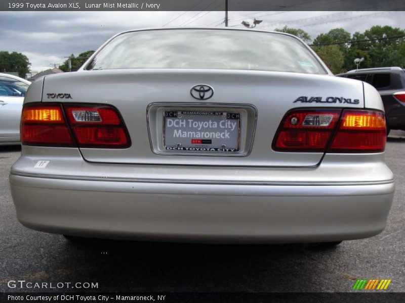 Lunar Mist Metallic / Ivory 1999 Toyota Avalon XLS