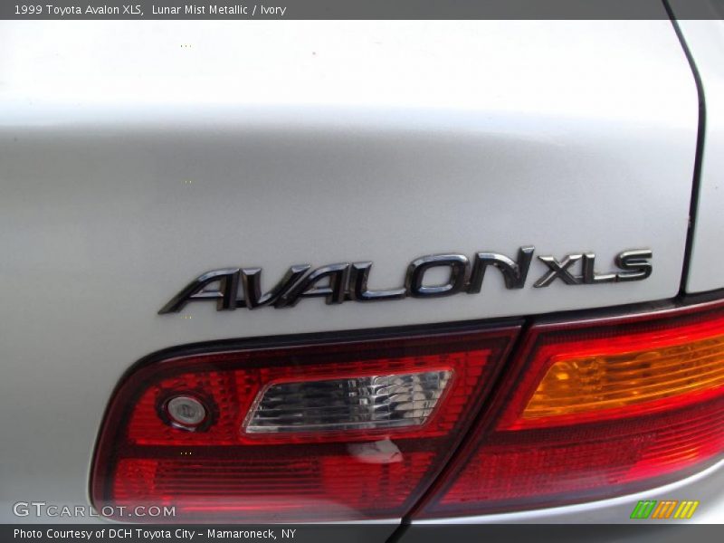 Lunar Mist Metallic / Ivory 1999 Toyota Avalon XLS