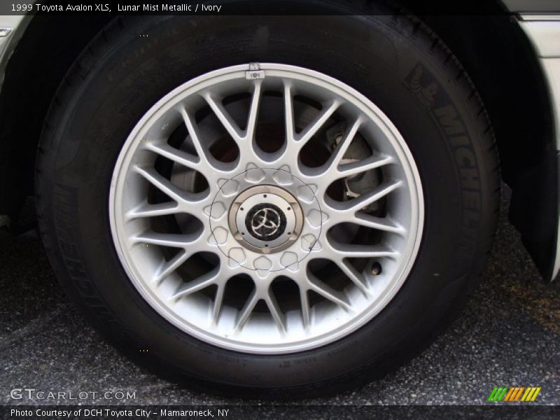 Lunar Mist Metallic / Ivory 1999 Toyota Avalon XLS