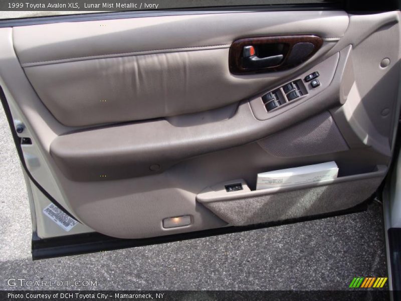 Lunar Mist Metallic / Ivory 1999 Toyota Avalon XLS